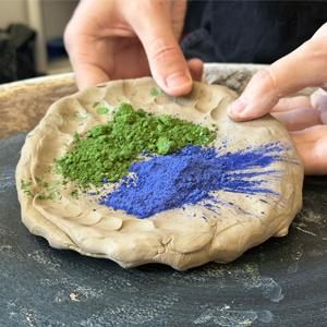 Adding colors to clay